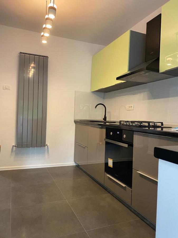 Mery Luxury Apartment กาลาจิ ภายนอก รูปภาพ